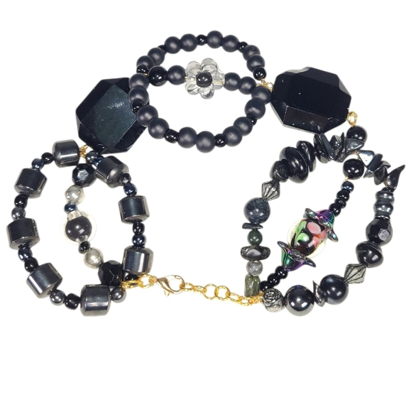 Kawaii Clear Flower Hematite Acrylic Beaded Rose Bracelet - Picture 3 of 3